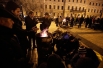 По ночам температура воздуха в Киеве опускается ниже 0 градусов по Цельсию, и для обогрева протестующие используют костры.