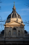 Парижский университет, центром которого является Сорбонна, был основан в середине XII века. Университет изначально был международным, а потому быстро заслужил репутацию во всей Европе. Среди выпускников Сорбонны – Фома Аквинский, Альберт Великий, Роджер Б