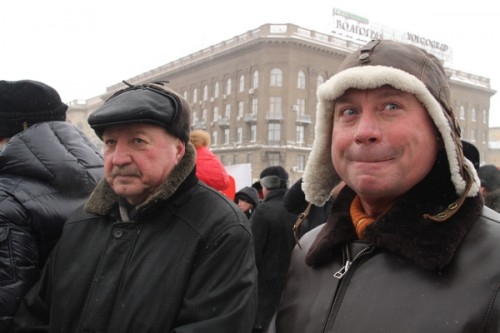 На площади Павших борцов собрались волгоградцы, поддерживающие политику Владимира Путина