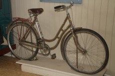 В 60-е годы велосипеды были популярным видом транспорта