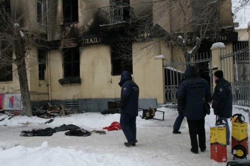 Мощный взрыв разрушил кафе и несколько жилых квартир