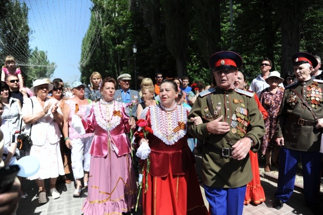 Уличные гуляния