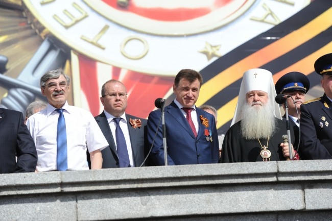 Губернатор Сергей Боженов на параде