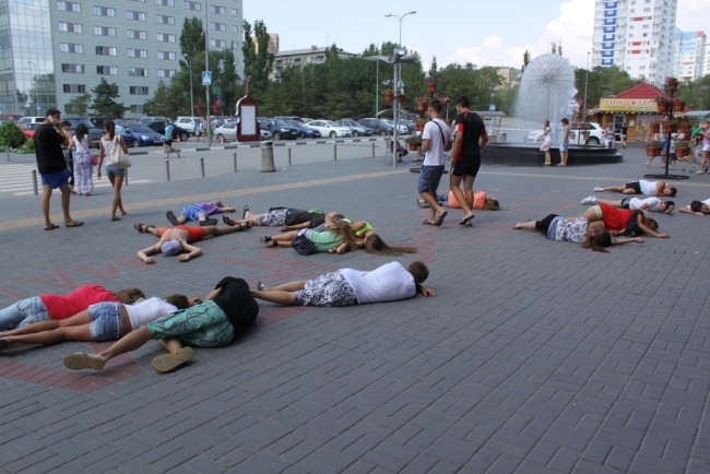 Флеш-моб «Внезапная смерть» в Волгограде