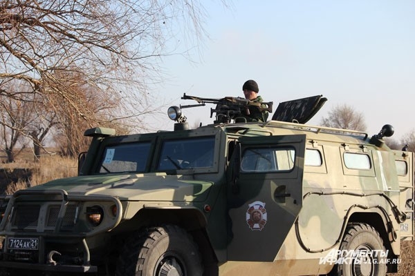 Под Волгоградом прошли учения командиров бригад сухопутных войск РФ под руководством генерал-полковника Владимира Чиркина. Военные отрабатывали как пользование техникой, так и физические действия.