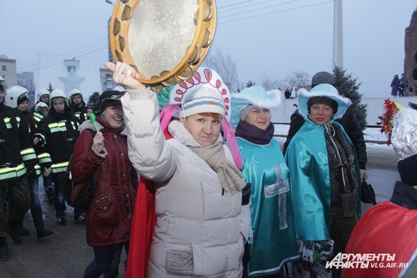 Парад Дедов Морозов сопровождался огненным представлением