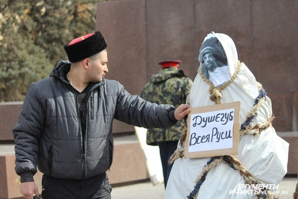 Казаки скрутили душегуба, назвав его Лениным
