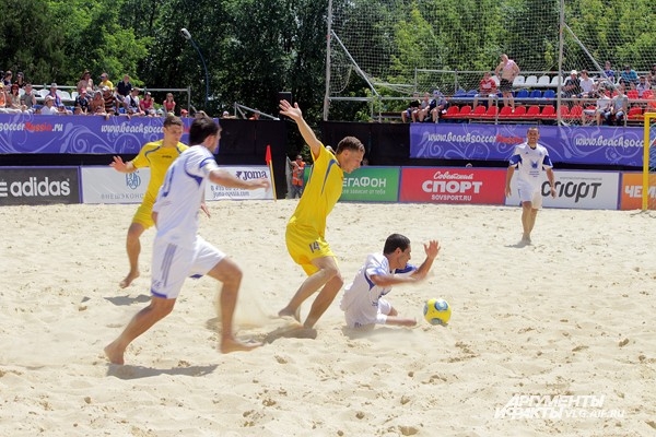 «Ротор-Волгоград» познакомил горожан с пляжным футболом