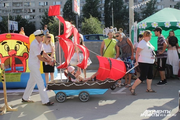 В День семьи состоялся конкурс детских колясок
