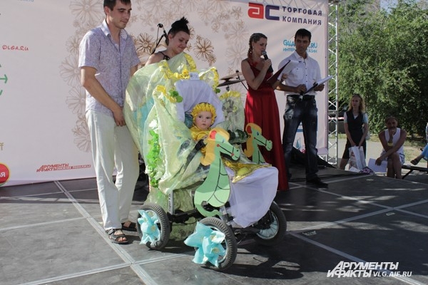 В День семьи состоялся конкурс детских колясок