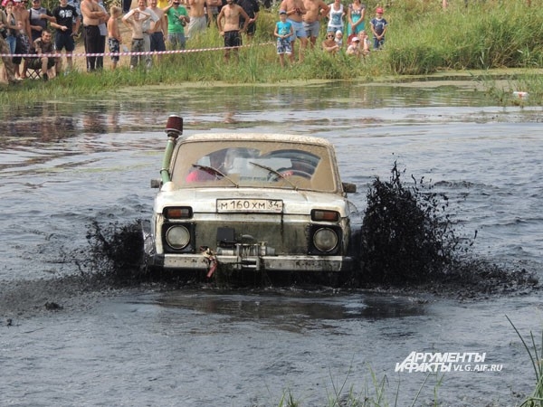«Жигули» специально к участию в гонках прошли «апгрейд».