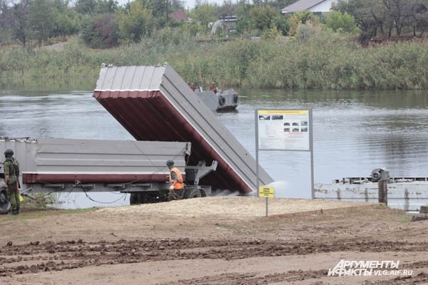 Отдельные элементы будущего моста
