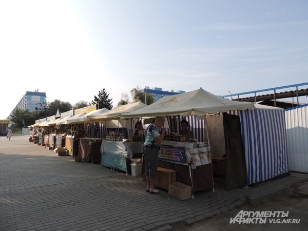 Постоянные покупатели на ярмарку приходят с самого утра