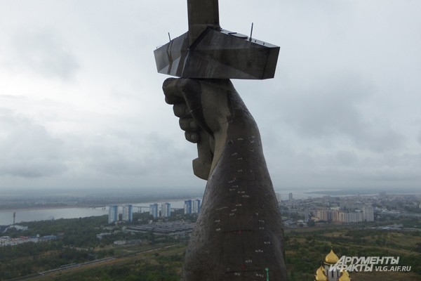 Меч в руке Родины-матери