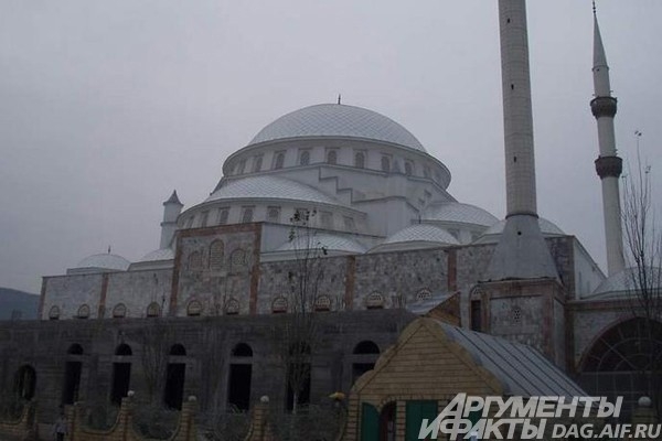 Мечеть под серым небом