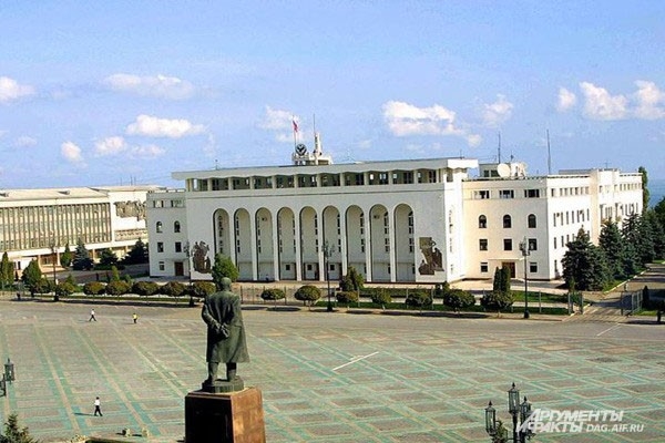 Сейчас же тут гоняют только чиновники