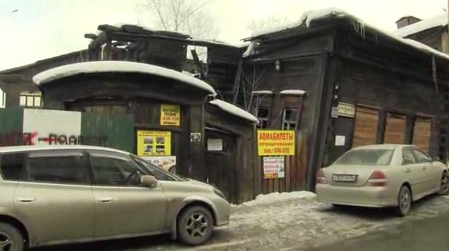 Заброшенные памятники архитектуры - территория бесплатной рекламы.