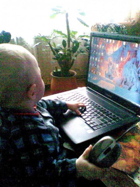 Играю на буке. Константин, 1год 4 мес