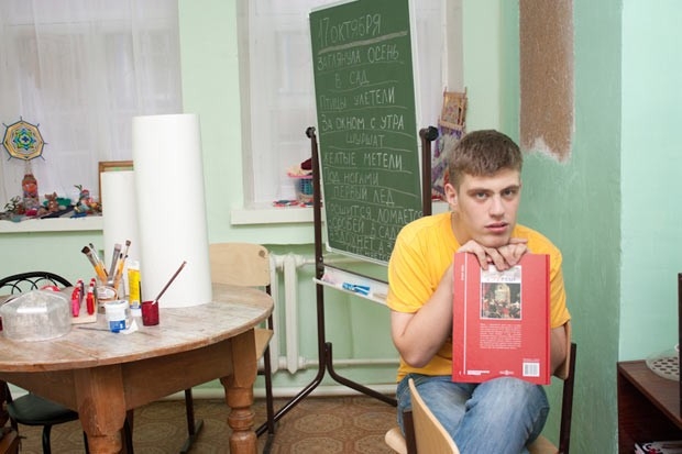Самая любимая мастерская - полиграфическая. Ребята самостоятельно выбирают, как лучше и интереснее сделать открытку, блокнот или записную книжку.
