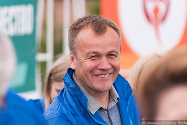 Сергей Ерощенко с удовольствием знакомился с будущими политиками и предпринимателями.