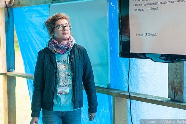 Выступающим не приходилось завладевать вниманием аудитории. В лагерь молодежь приехала за знаниями.