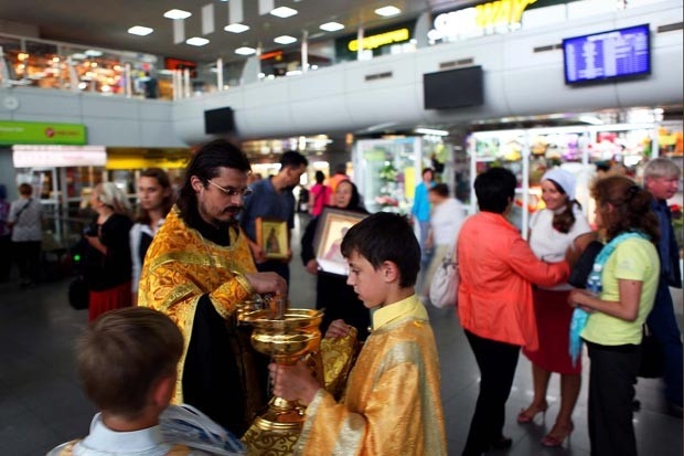 В 2010 году в аэропорту была построена часовня, в которой установили икону Божией Матери Благодатное Небо с частицей ризы пресвятой Богородицы.
