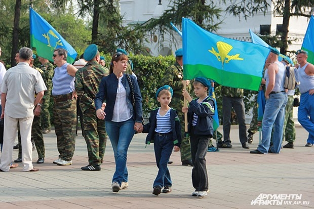 Семьи десантников гордятся символикой ВДВ