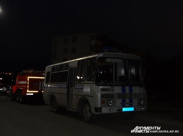 Безопасность собравшихся охраняли полицейские и пожарные