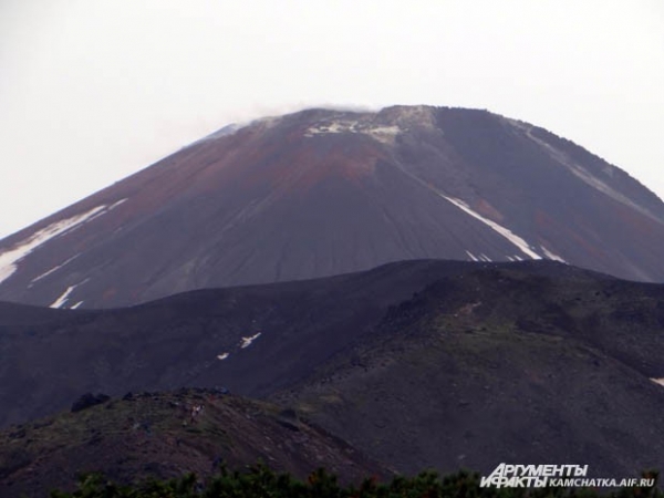 До вершины Авачинского вулкана нужно идти далеко не один час…