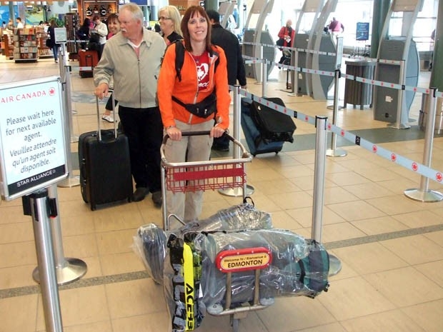 Аэропорт Канады. Вещей у туристов немало — с собой на Камчатку они везли снаряжение и велосипеды… 