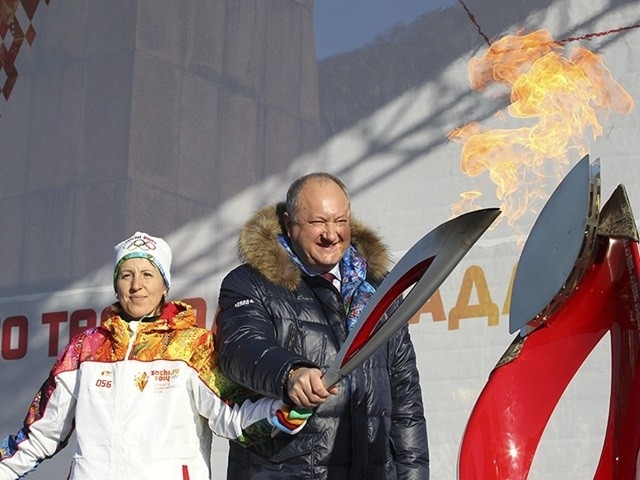 Лариса Соболева вместе с губернатором зажгли Чашу Олимпийского огня.