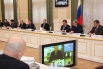 Премьер-министр России Владимир Путин на встрече с руководителями области.
