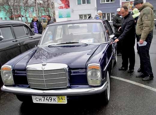 Добрался до Яи и старичок Мерседес очень похожий на авто Владимира Высоцкого
