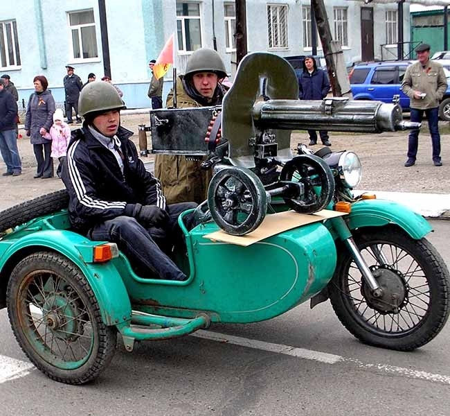 Строчил пулеметчик