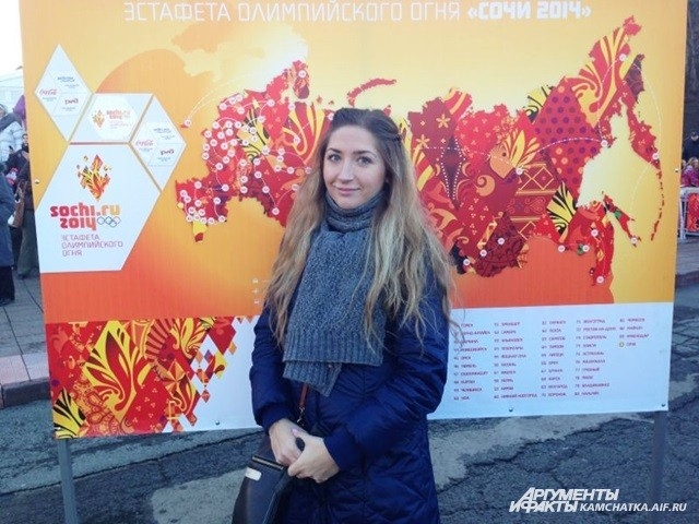Горожане не упускали возможности сфотографироваться с Олимпийской символикой.