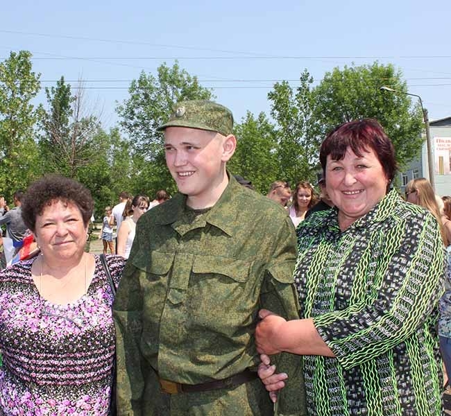 Конечно нужно попрощаться с родными