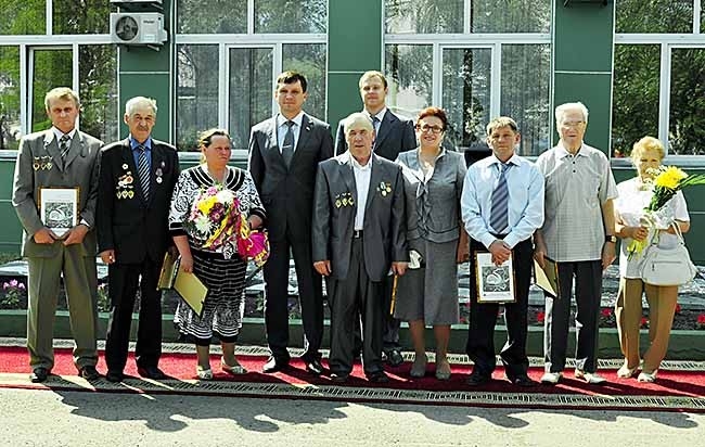 Новые герои кедровской «Долины звезд» получили памятные дипломы и звания Гордость Кузбасса, Гордость разреза и Легенда разреза