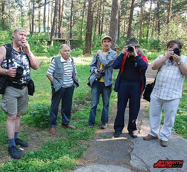 Рашид Салихов в центре