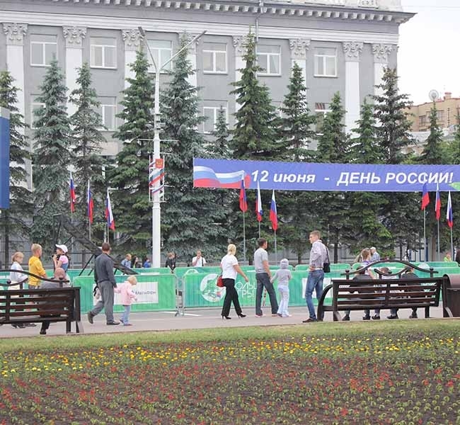 Гуляния на Площади Советов продолжались целый день