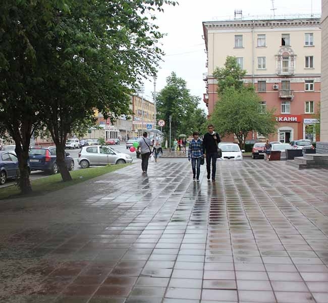 Под дождем город даже красивее...