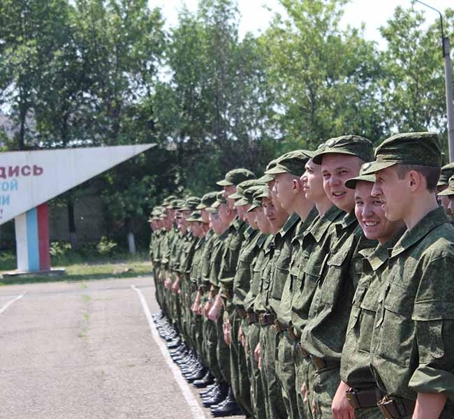 О солдатской жизни они знают еще только понаслышке