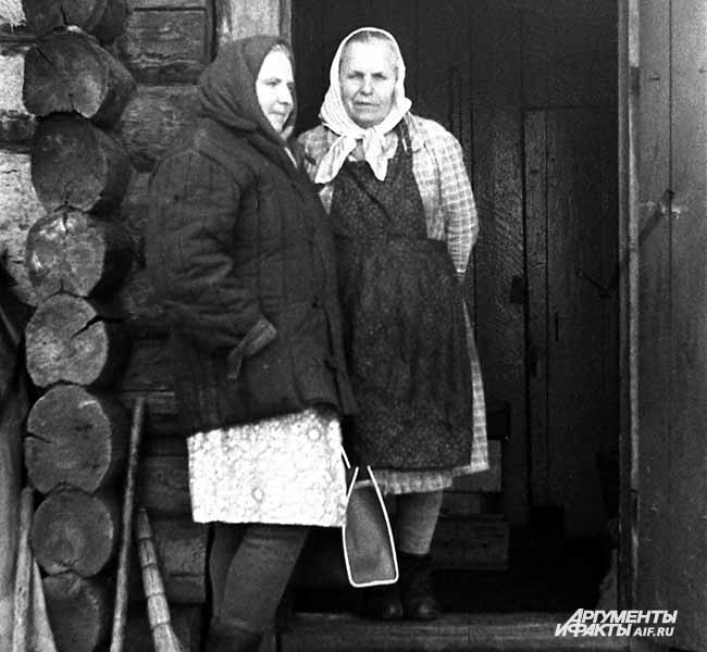 1968 г. Село Тальжино. Толстовцы Галина Гросбейн и Мария Бочкова