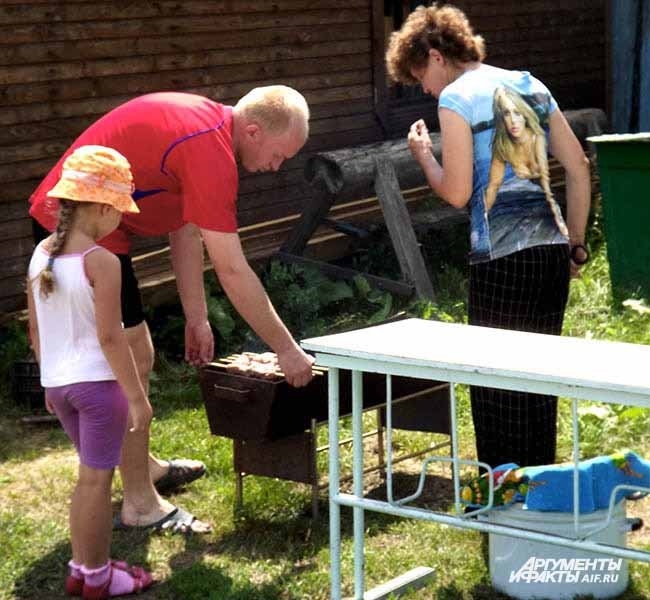 Шашлыками подкреплялись и футболисты, и зрители