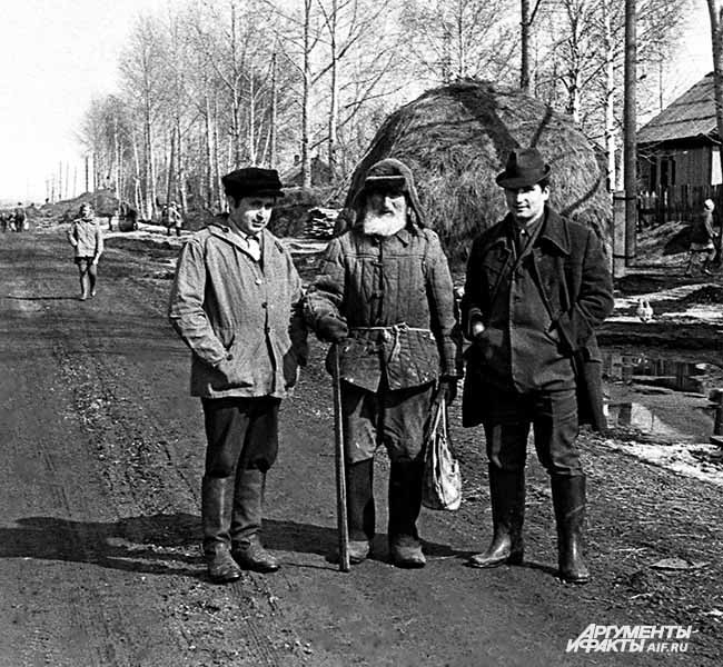 1968 г. Село Тальжино. Толстовец Иван Андреев и потомки