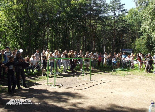 Восторженные зрители снимали происходящее на фотокамеры