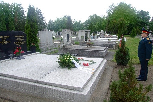 В Венгрии 9 мая почтили память советских солдат