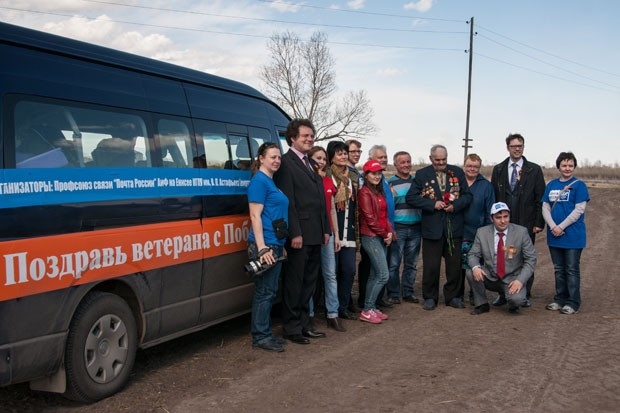 За два дня участники автопробега проехали более 700 км по 6 районам края, чтобы поздравить 40 ветеранов ВОВ.