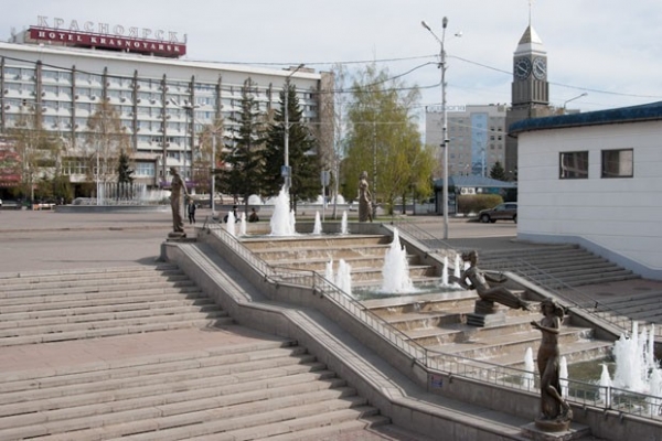 «Реки Сибири» на Театральной площади