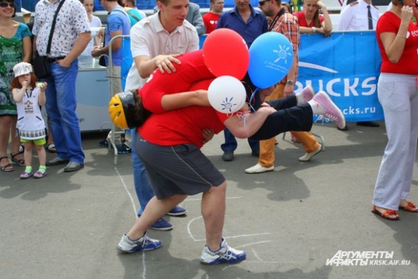 Некоторые подходили к соревнованиям креативно и брали с собой воздушные шарики
