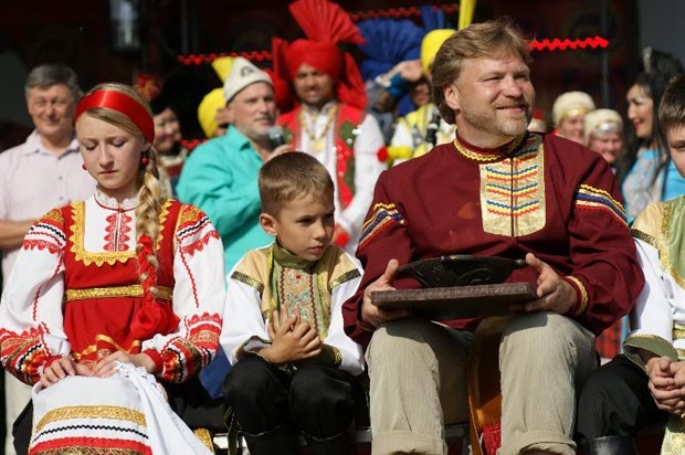 Участники фестиваля готовятся к выступлению